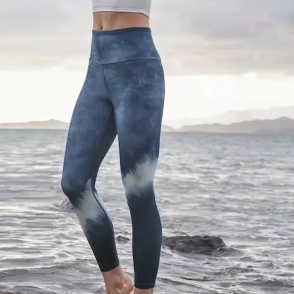 Athleta Elation Watercolor Stripe 7/8 Tight